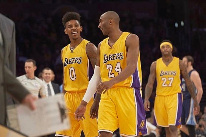 避免背部与 避免背部与